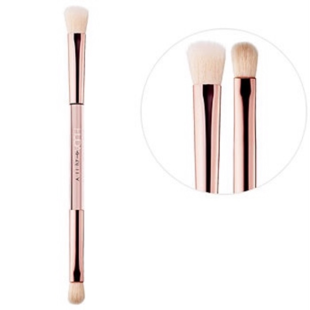 HUDA BEAUTY Build & Blend Dual-End Eyeshadow Brush